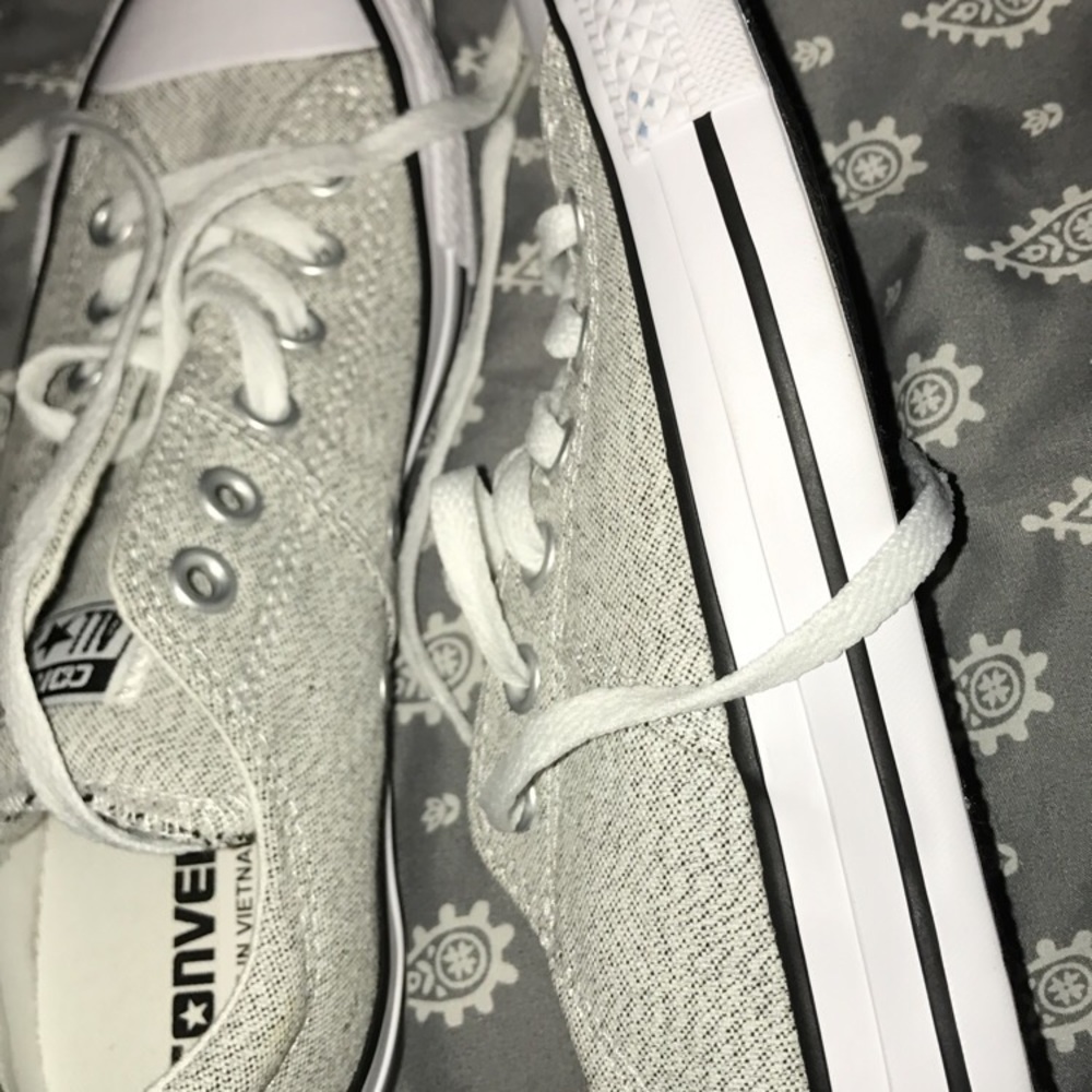 Light grey converse - Picture 2 of 4